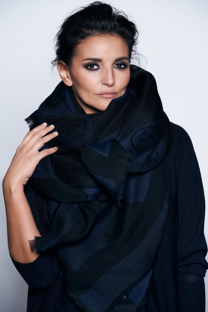 COSY WOOL LOGO SCARF | BLUE BLACK